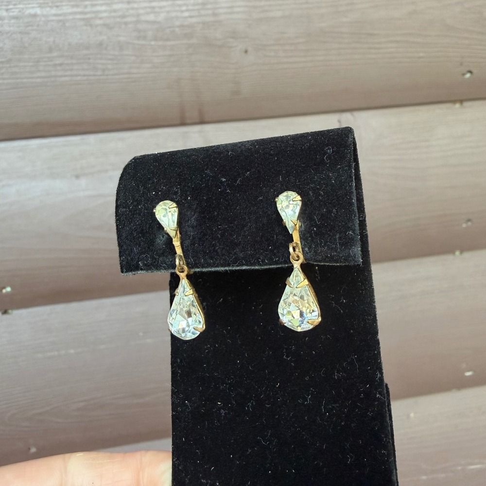 Vintage Teardrop Rhinestone Screw Back Earrings Womens Gold Tone Dangle 1 Inch